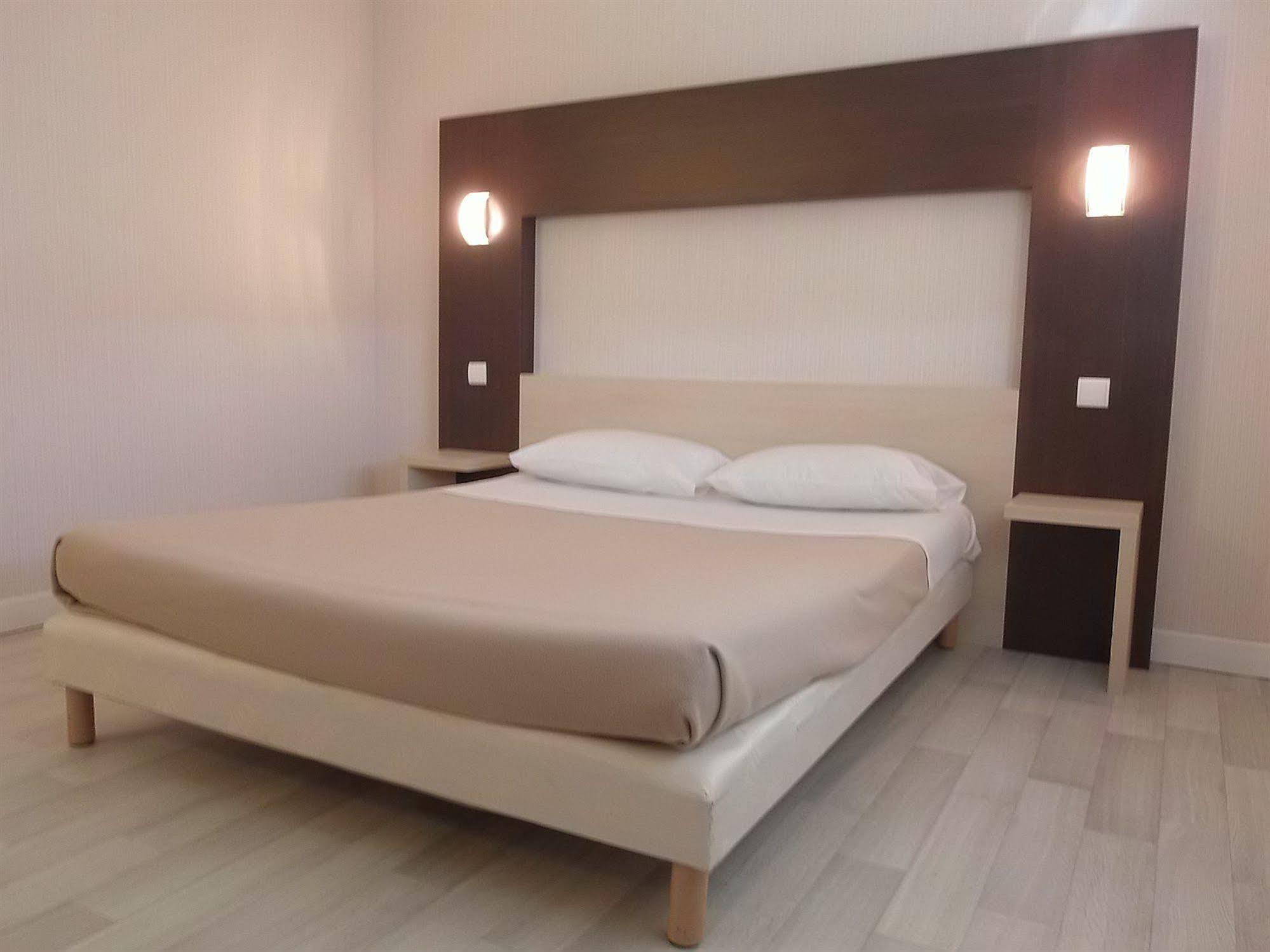 Hotel Azur Saint Junien Cit'Hotel Εξωτερικό φωτογραφία